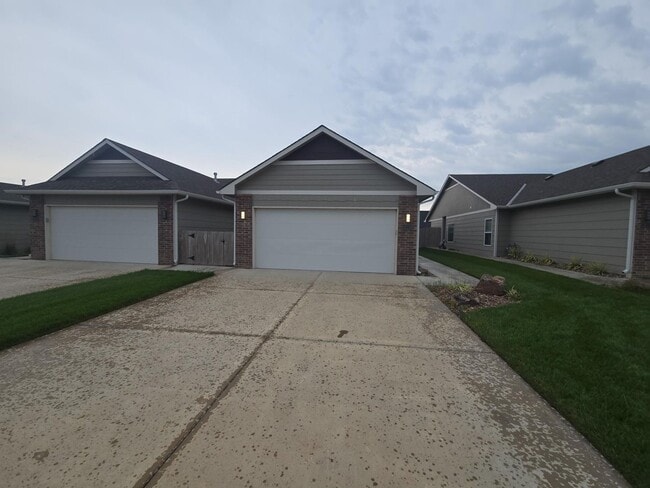 Building Photo - 12111/13 Cora Unit 12113 Cora Rental