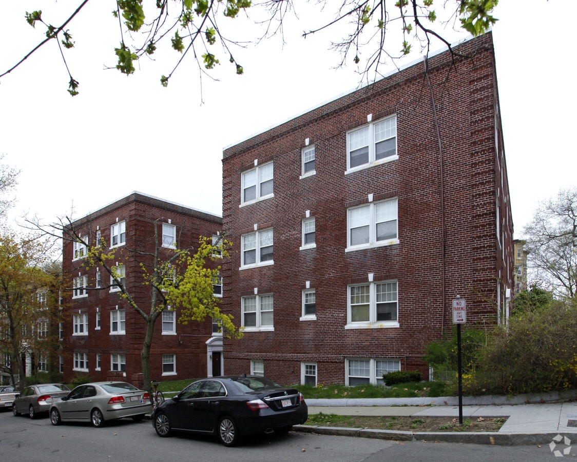 20-24 Fairbanks St - 20-24 Fairbanks St Apartments