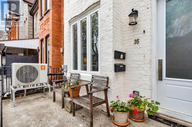 Photo - 35 St Clarens Ave