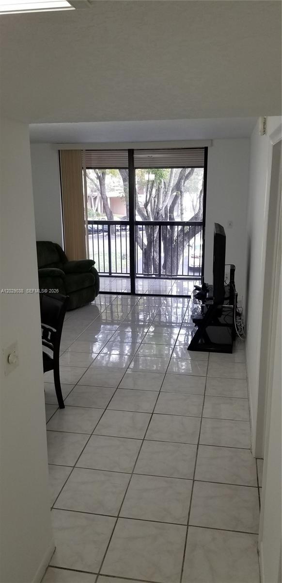 Building Photo - 14201 N Kendall Dr Unit 212-D