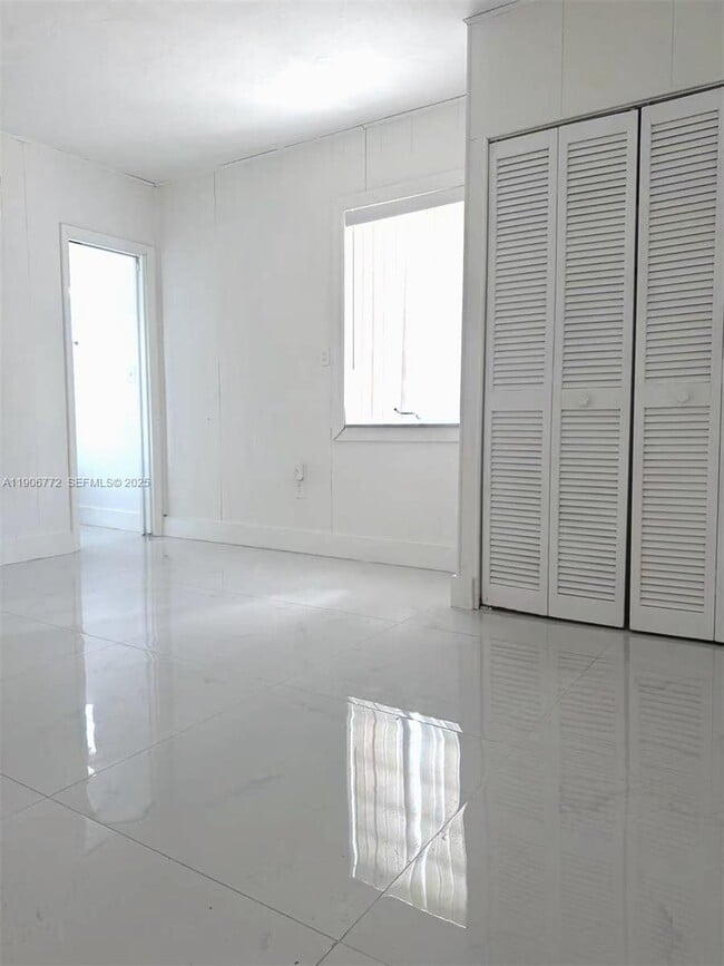 Building Photo - 61 SW 58th Ct Unit D