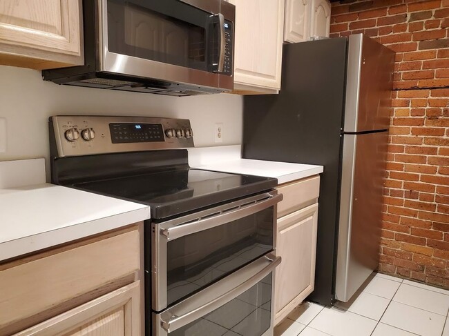 Photo - Nice 3 bed in South End