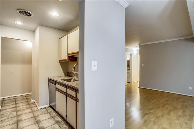 Photo - 7915 Coriander Dr Unidad 102