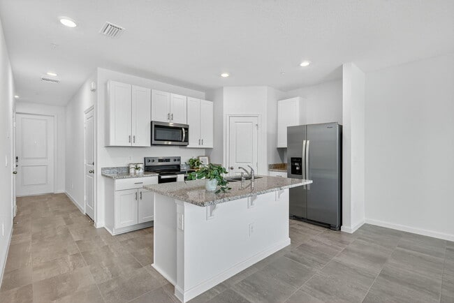 Photo - 483 Salisbury Cir