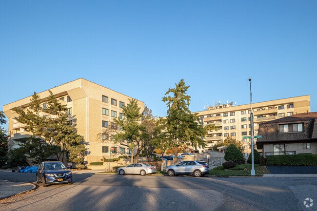 5-11 Windham Loop - Elmwood Park Condominium II