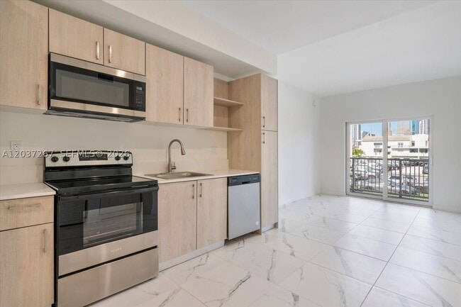 420 SW 7th St Unit 204