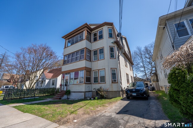 Building Photo - 47-49-49 Roxbury St Unit 3rd Floor