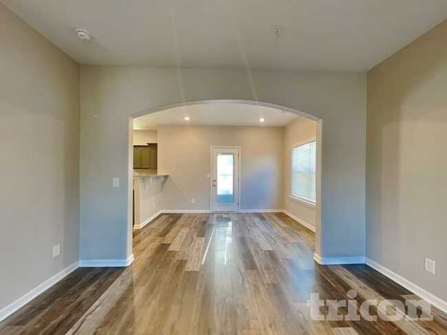 Photo - 143 Edgefield Ct