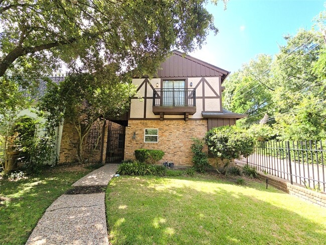 Building Photo - 9731 Briar Forest Dr