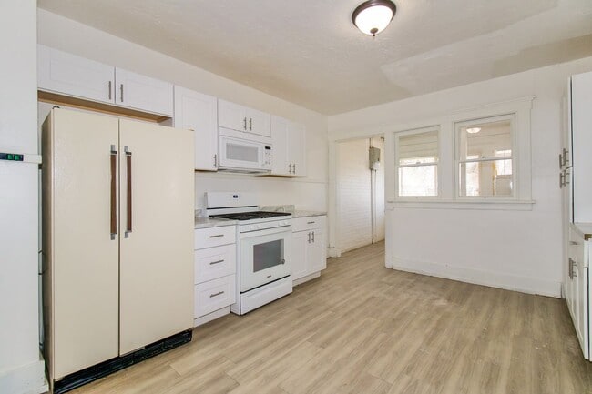 Building Photo - 3222-3224 S Adams Ave Unit 3224 Adams Ave