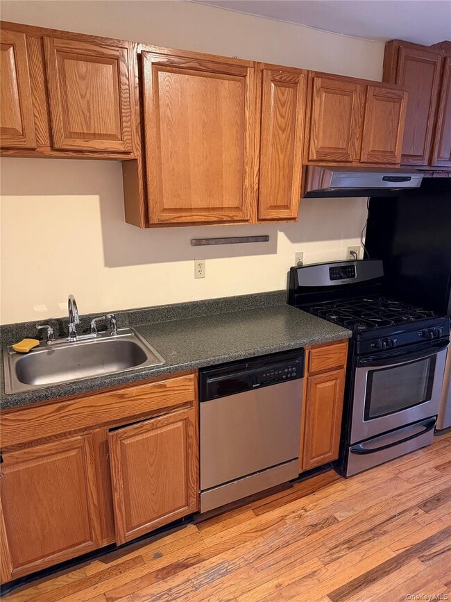 Photo - 421 E 119th St