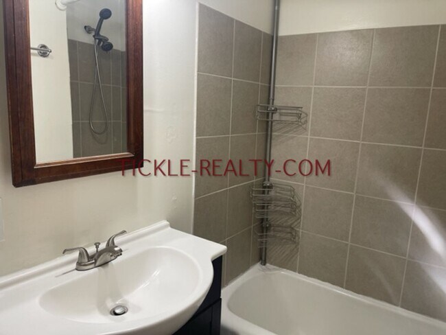 14 Rowley St Unidad C