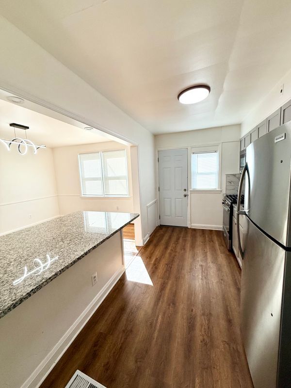 Photo - 802 Wicklow Rd