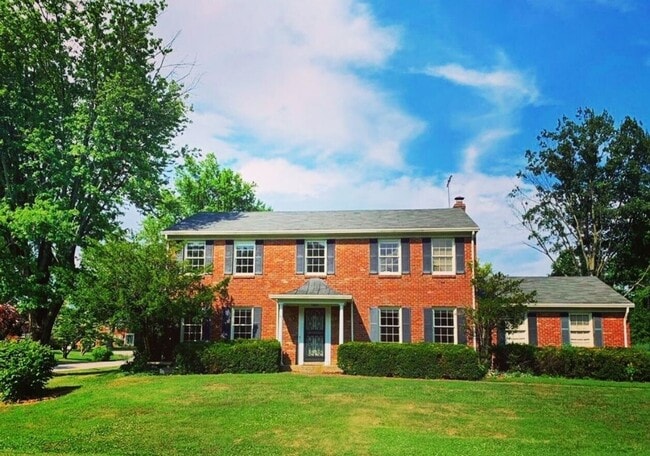 Building Photo - Douglas Hills Colonial