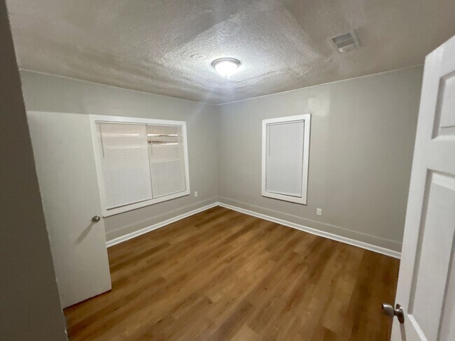 Photo - 2100 Stovall Ave