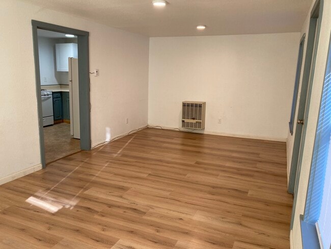 Living Room - 405 Newton Rd Unit 427