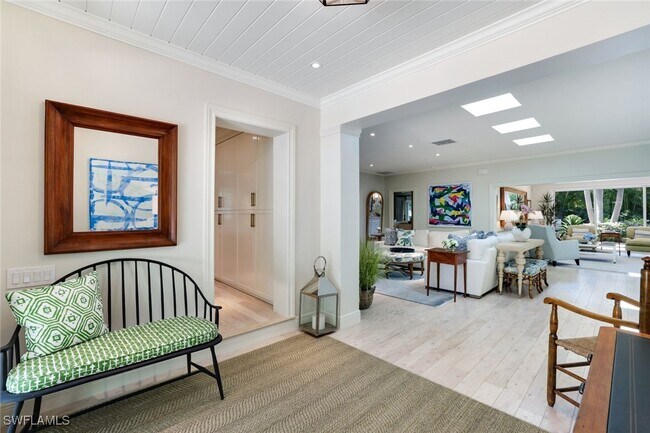 Photo - 642 6th Ave N