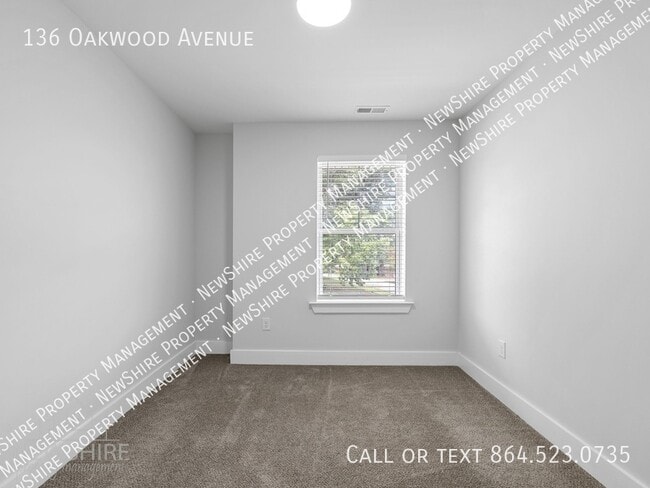 Photo - 136 Oakwood Ave