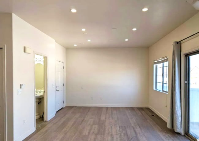 Photo - 4 bedroom/3.5 bathroom Townhome in Lehi