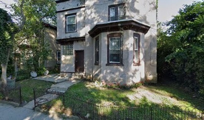 Building Photo - 14 E Logan St Unit 2F Rental