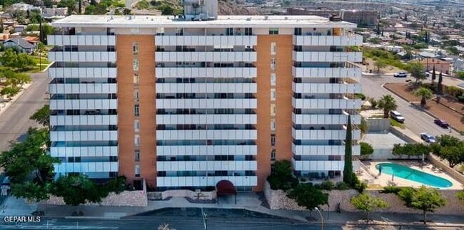 Building Photo - 1800 N Stanton St Unit 604