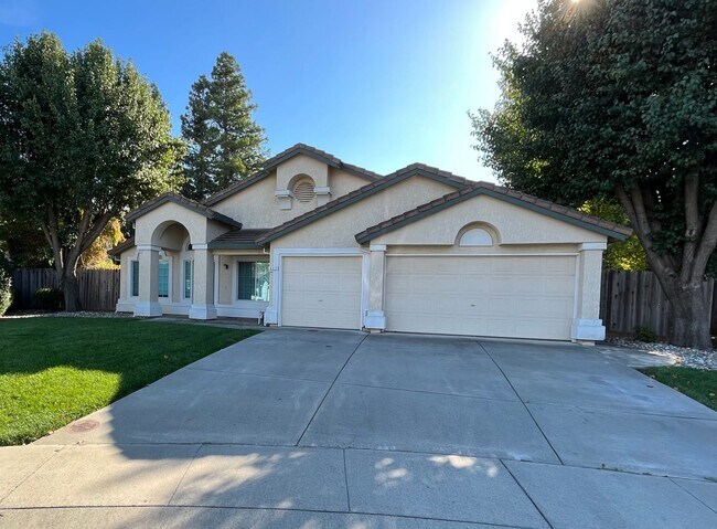 Photo - Beautiful 4/2 Home Near Patwin Park with Pool