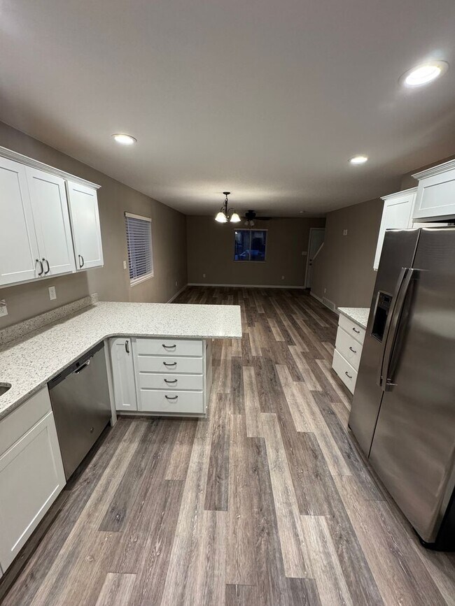 Photo - 929 W 1st St Unit 929