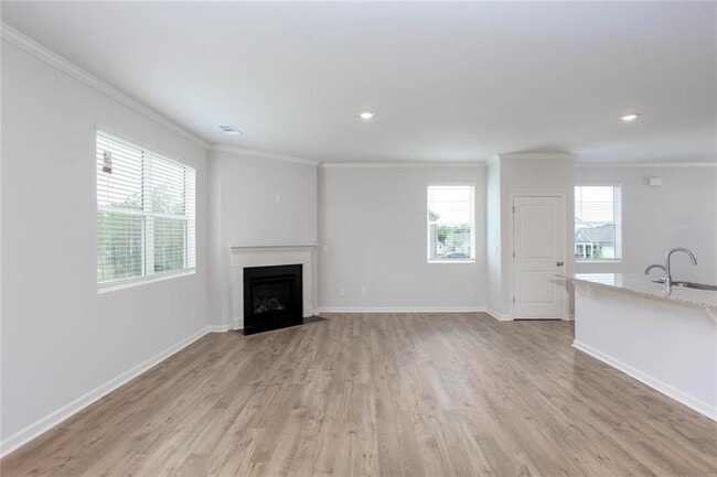 Photo - 131 Landsdowne Way SE
