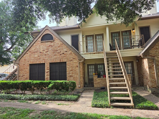 Building Photo - 2425 Holly Hall St Unit 107