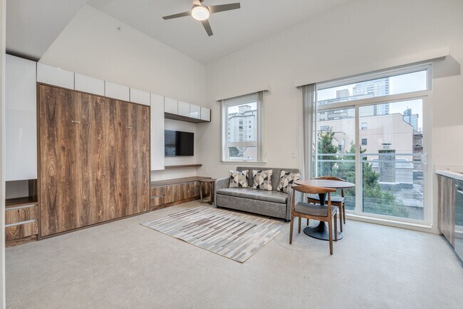 Building Photo - 1170 Barclay St Unit 402