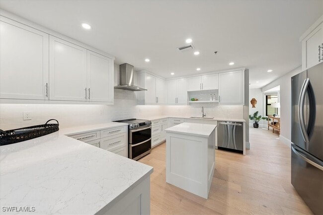 Building Photo - 569 Park Shore Dr Unit G5