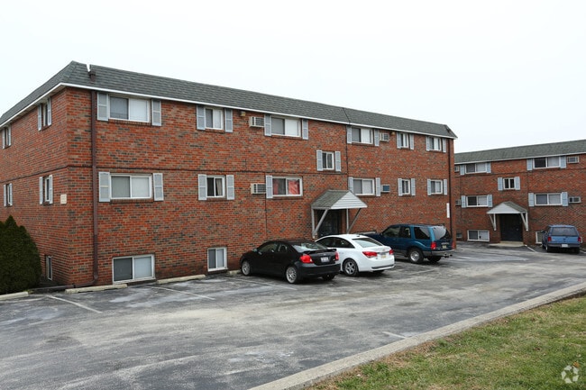 Maple Court Apartments - Maple Court Apartments