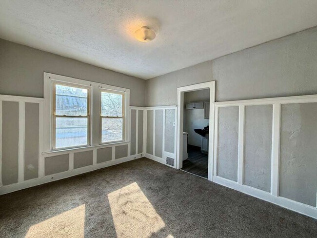 Photo - 618 E 97th St Unit Lower