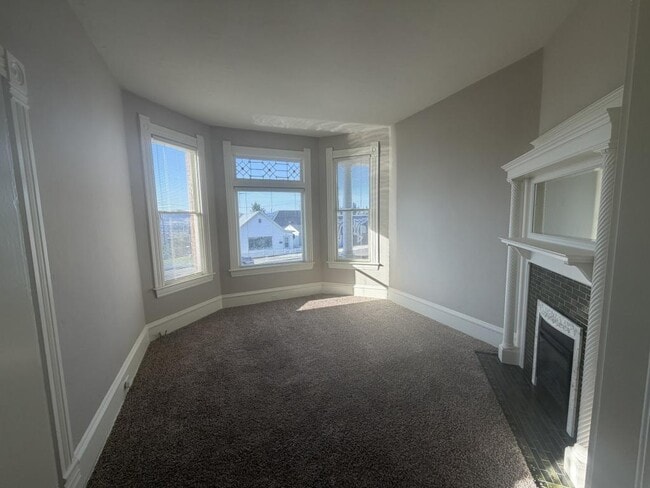 Photo - 425 W Silver St