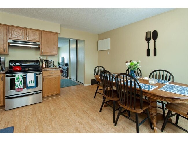 Photo - 831 Weeks Ave SE