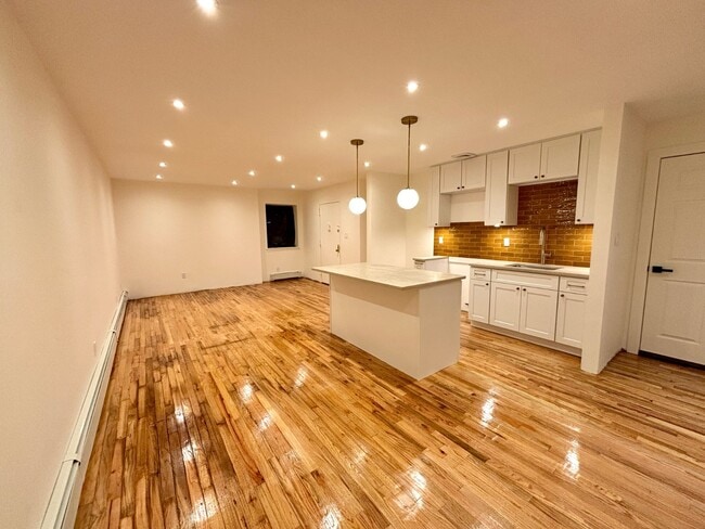 Photo - 2182 Davidson Ave Unit 1F