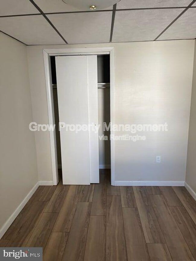 Photo - 925 Watkins St