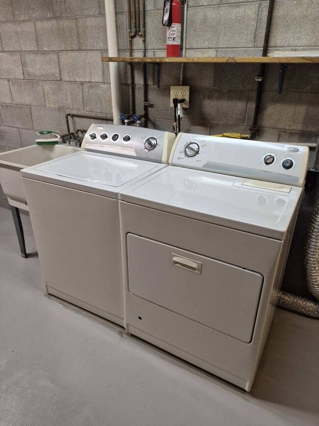 Photo - 4906 Russell St