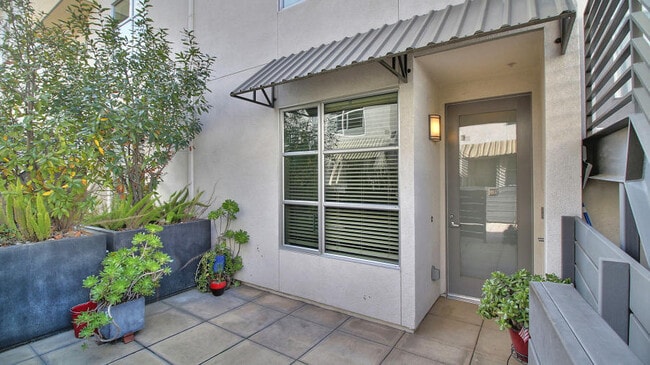 Building Photo - Beautiful 1 Bedroom Condo for Rent Unit 219