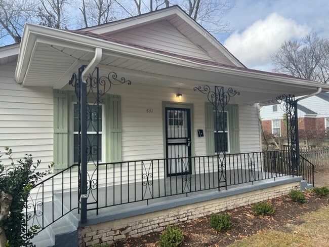 Photo - 3 bedroom, 2 bathroom near Goodlett and Park