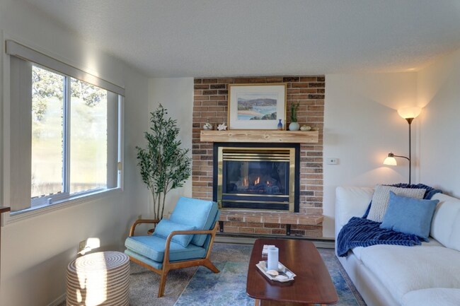 Photo - 2549 Mason St