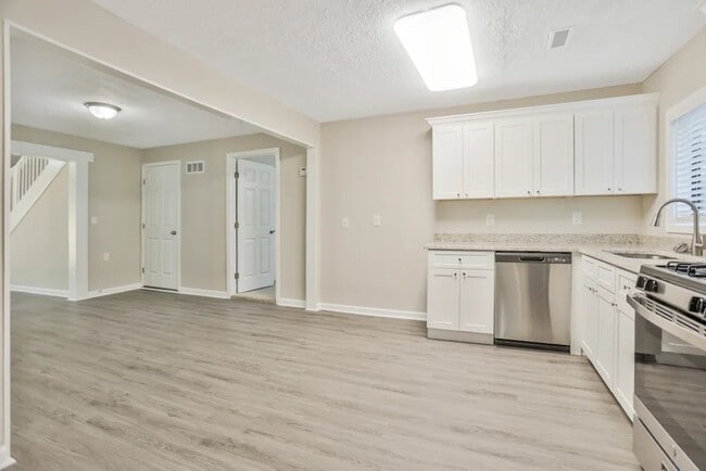 Photo - 1818 Waldrep Cir SE