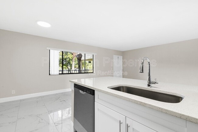 Photo - 712 Meadows Cir