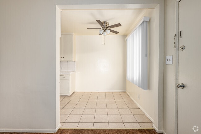 1BR, 1BA - 600SF - Dining Room