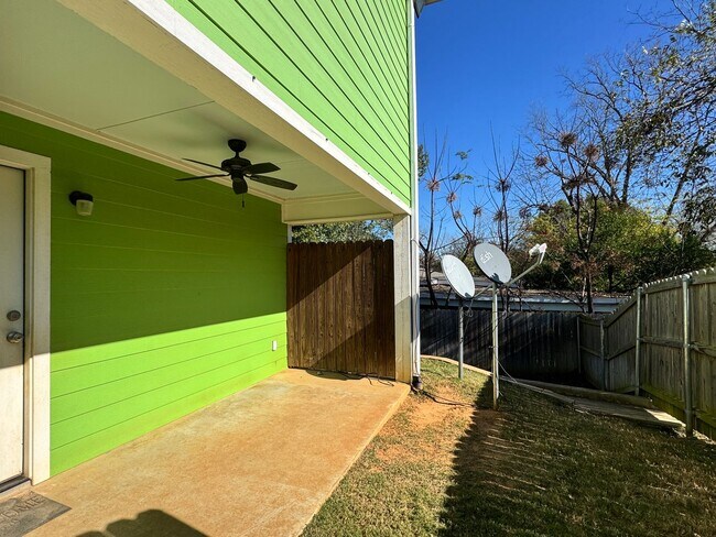 Photo - 2311 Airline