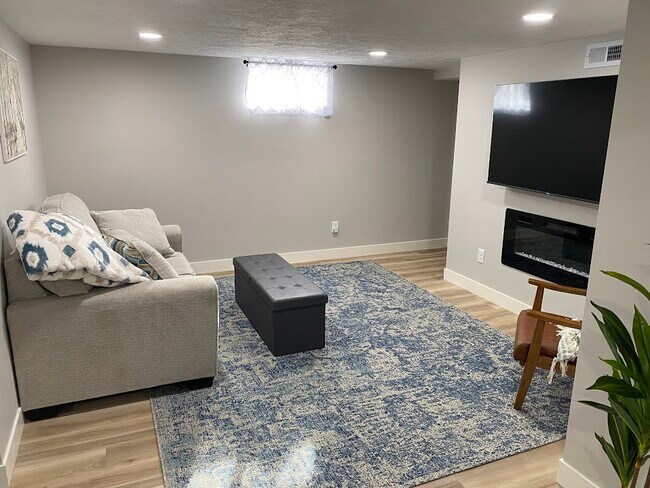 Lower Level Living - 2103 13th Ave Unit Main