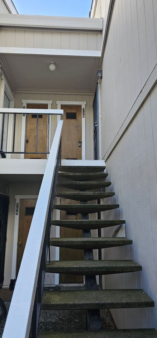 Photo - 715 Mikkelsen Dr