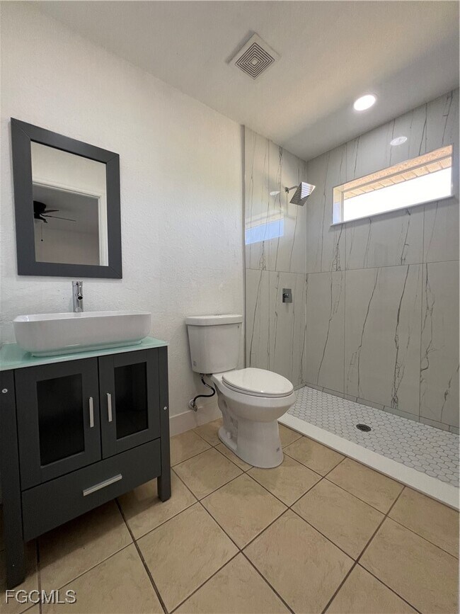 Building Photo - 1414 W 12th St