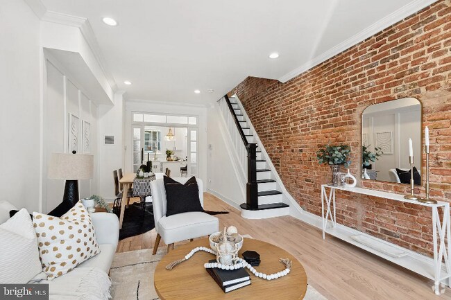 Building Photo - 432 S Robinson St Rental