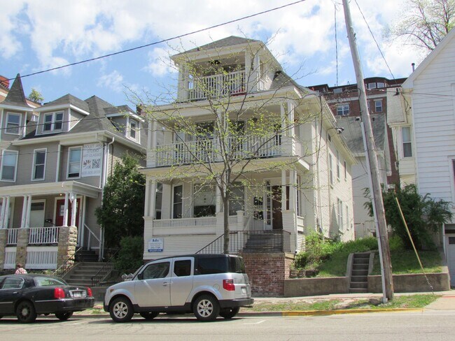 Photo - 219 E Mifflin St Apartment Unit 1B
